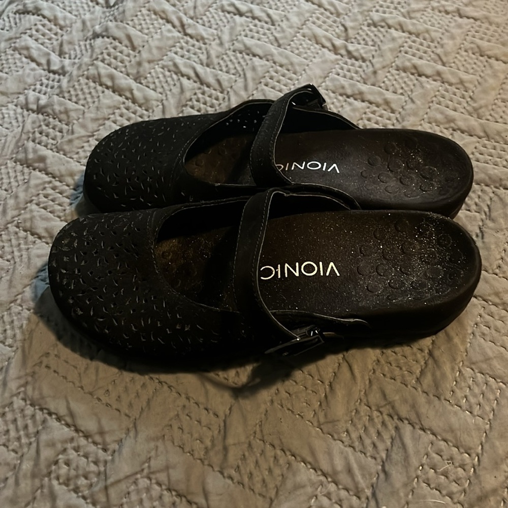 Vionic : Black Velvet Clogs - 7 - Picture 3 of 6
